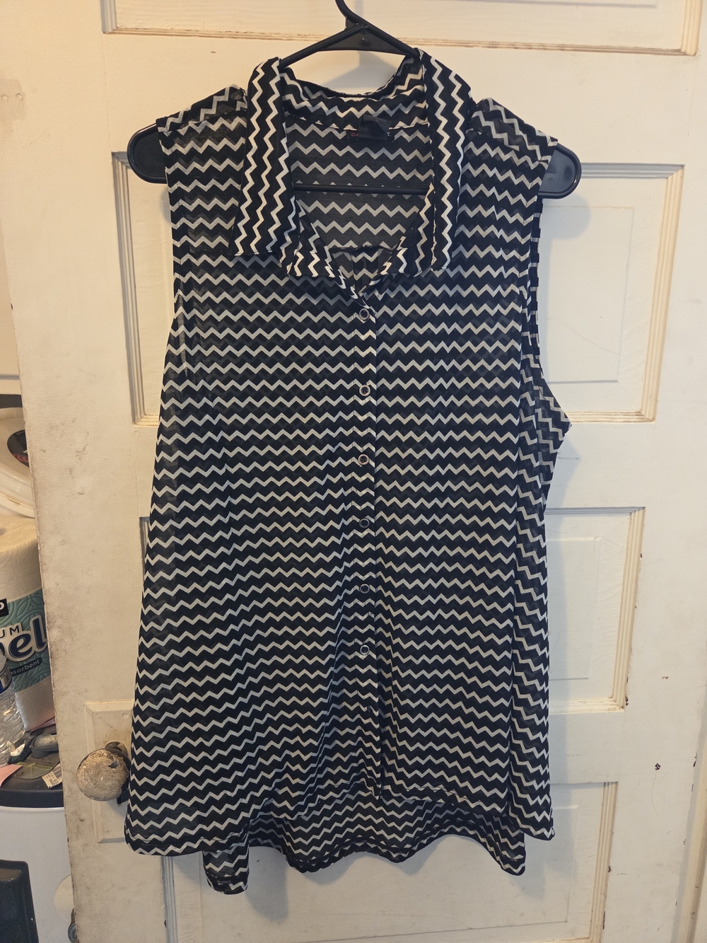 Ultra Flirt Black & White Chevron Sleeveless Button-Down Top
